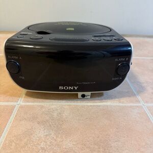 Sony Dream Machine FM/AM CD Clock Radio Dual Alarm Model ICF-CD815 White WORKS!